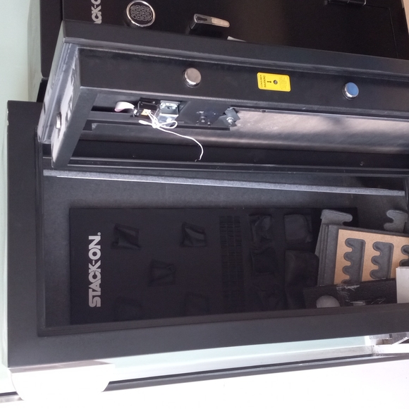 STACK-ON ELITE 30 Gun Safe - Picture 8 of 8